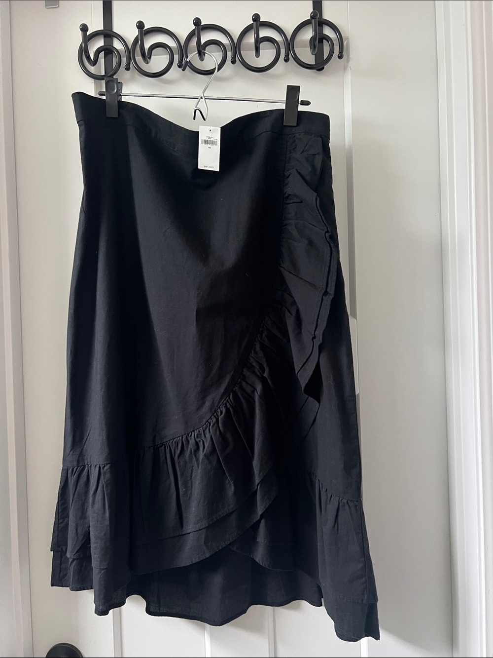 GAP ~ cotton black ruffly skirt ~ goes up a bit in the front, so flattering
